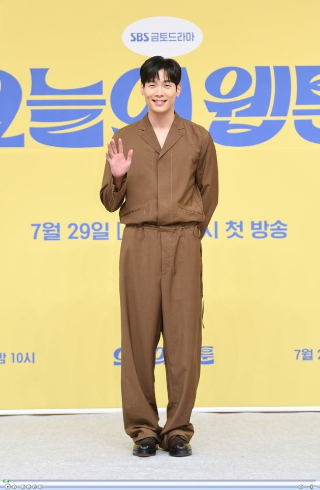 SBS 금토드라마 '오늘의 웹툰' 제작발표회가 26일 온라인 생중계됐다. 배우 최다니엘. / 사진제공=SBS