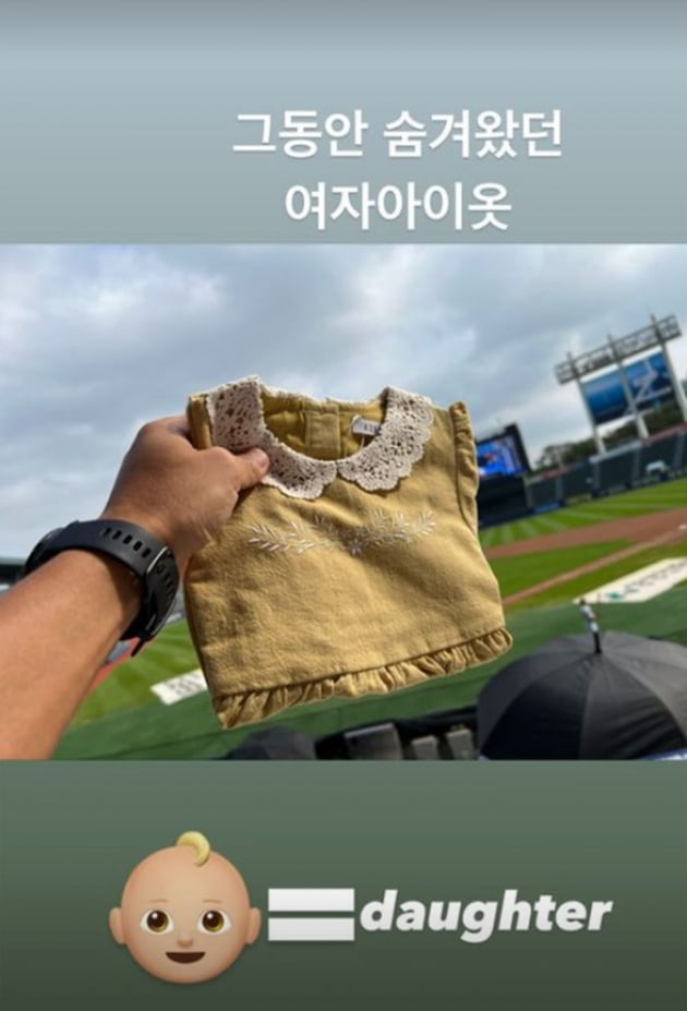 "나도 못 입어보는 명품"…진태현, ♥박시은 딸 출산 앞두고 쏟아진 선물 세례[TEN★]