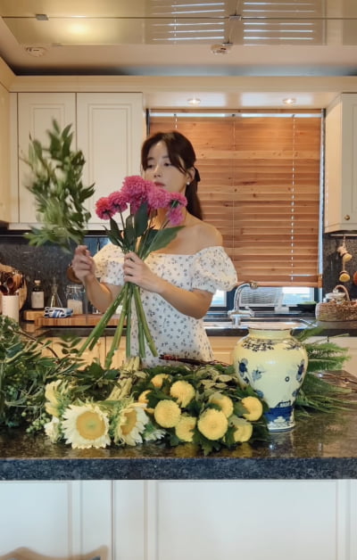 기은세, 집에서 이런 차림을?…럭셔리한 집에서 고상한 취미생활 [TEN★]