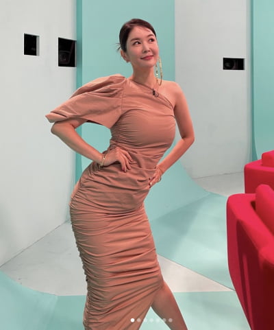장영란, 초밀착 원피스에 드러난 보디 라인…40대 몸매 관리 끝판왕 [TEN★]