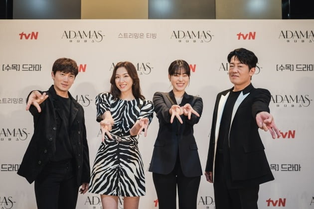 '아다마스' 단체./사진제공=tvN