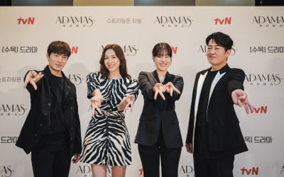 [종합] "1인 2역 쉽지 않았다"…지성, 서지혜와 12년만 재회→허성태 "반은 시트콤" ('아다마스')