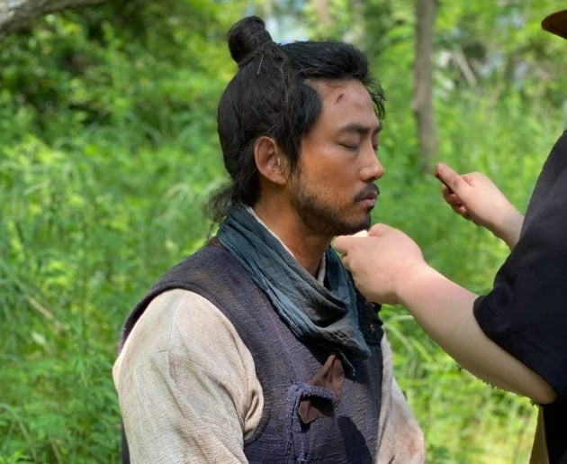 옥택연, 비장하네 "한산: 용의 출현' 개봉 D-1, 출격 준비 중"[TEN★]