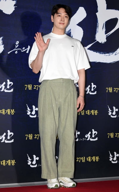 [TEN 포토] 황찬성 '옥택연 응원왔어요'