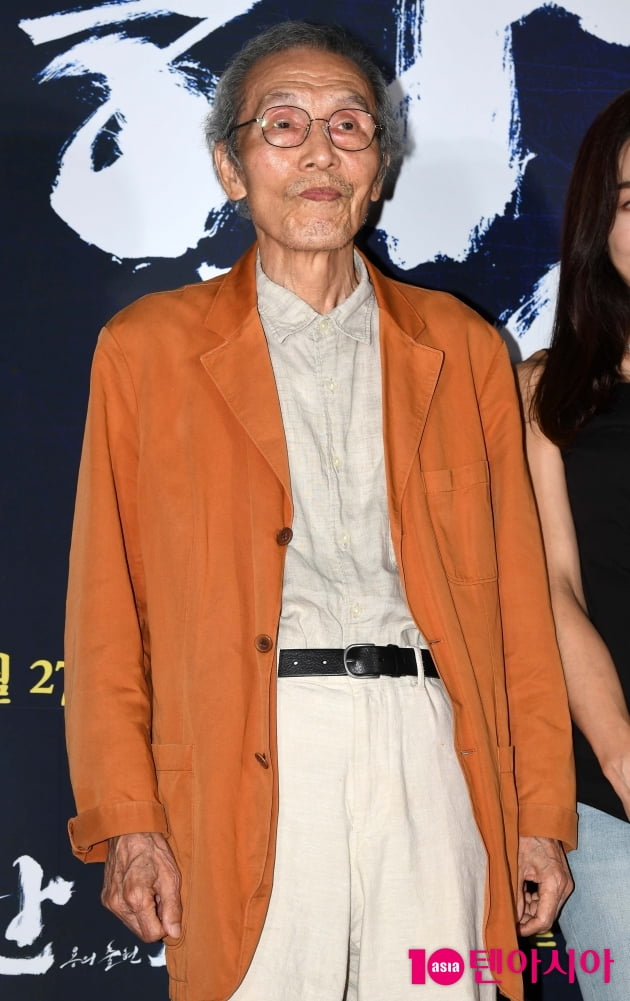 [TEN 포토] 오영수 ''한산: 용의 출현' 응원 왔어요'