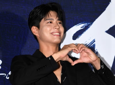 [TEN 포토] 박보검 '영화 '한산 용의 출현' 사랑합니다'