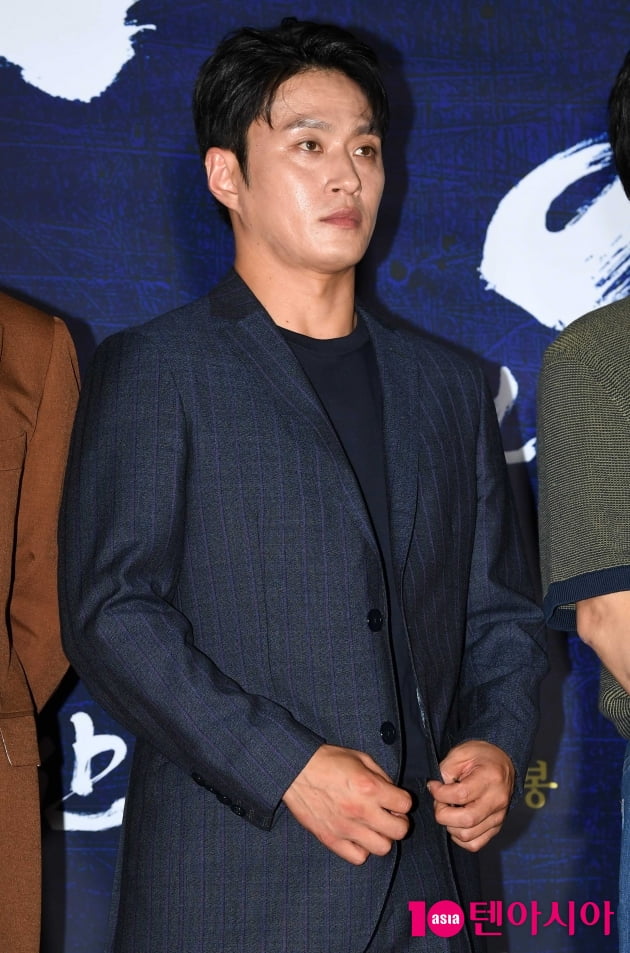 [TEN 포토] 김성규 '카리스마 눈빛'