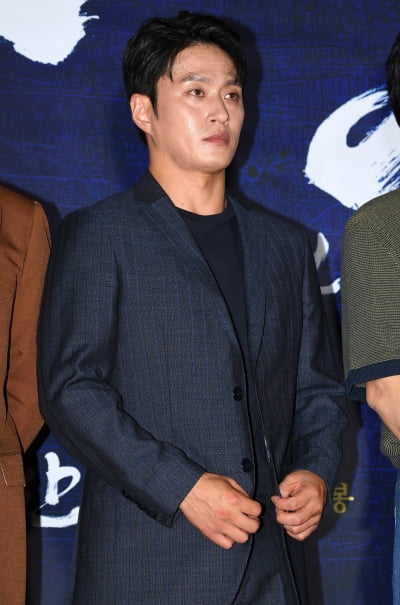 [TEN 포토] 김성규 '카리스마 눈빛'