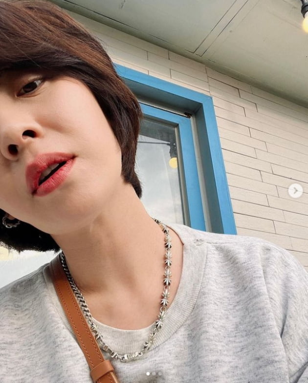 송지효, 사랑스러운 예쁘지효 비주얼...너무 짧은 핫팬츠[TEN★]