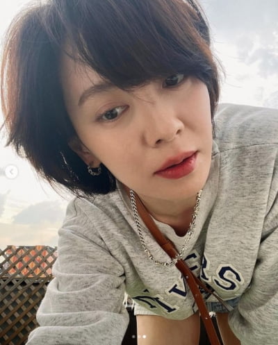 송지효, 사랑스러운 예쁘지효 비주얼...너무 짧은 핫팬츠[TEN★]