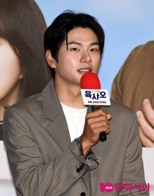 [TEN 포토] 이이경 '육사오로 인사드려요'