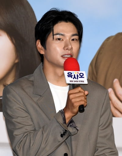 [TEN 포토] 이이경 '육사오로 인사드려요'
