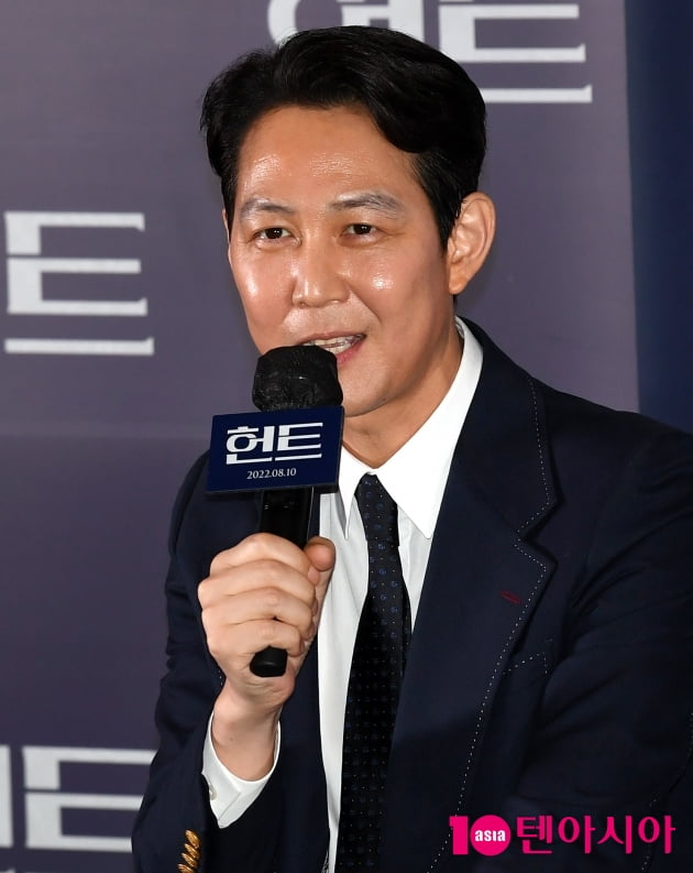 [TEN 포토] 이정재 '감독으로 떨리네요'