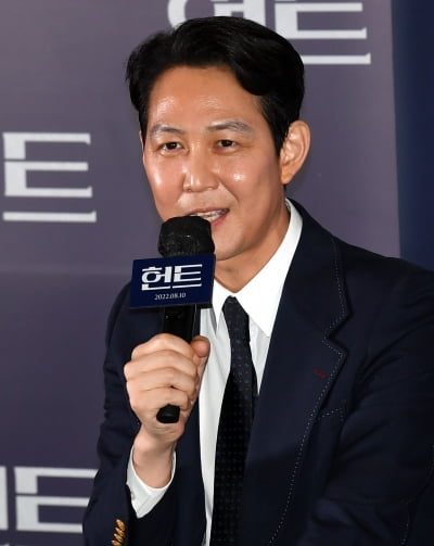 [TEN 포토] 이정재 '감독으로 떨리네요'