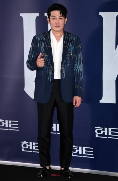 [TEN 포토] 허성태 '화려한 패션'
