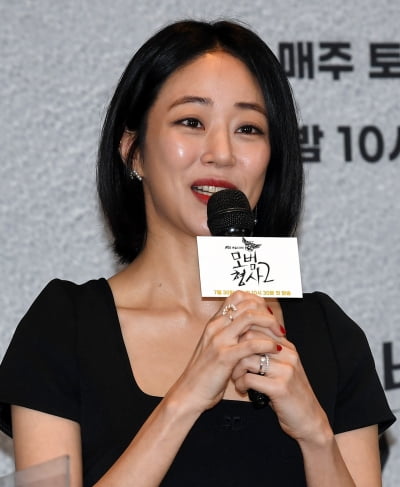 [TEN 포토] 김효진 "10년만에 칼단발 주변 반응 좋아요"