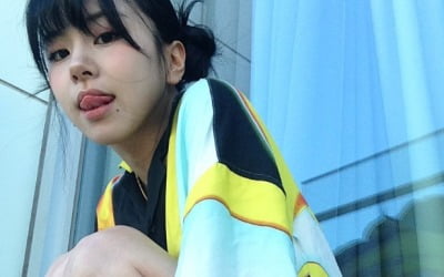 채영, 시원한 캔디바 패션…쪼그려 앉아 막내미 폴폴[TEN★]