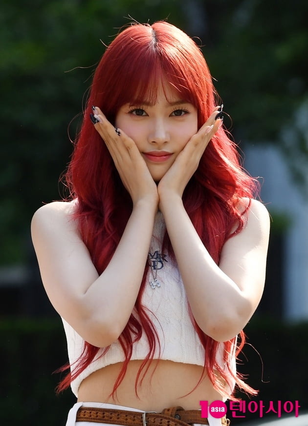 [TEN 포토] 스테이씨 윤 '개미허리 드러낸 빨간머리 앤' 
