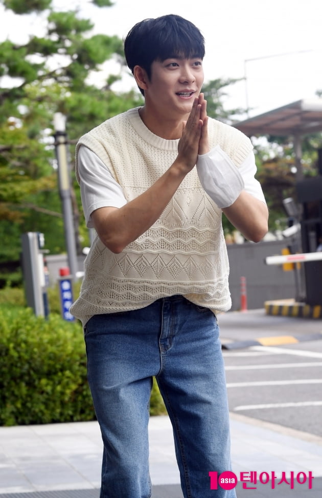 [TEN 포토] 강태오 '팬 여러분 감사감사'