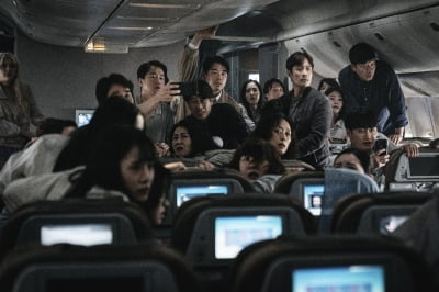 '비상선언', 이병헌·송강호 업고 흥행 이륙…'부산행'·'엑시트' 넘었다