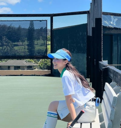 권유리, 컴백 전 여유롭게 테니스 한 판…인형이라 해도 믿을 미모[TEN★]