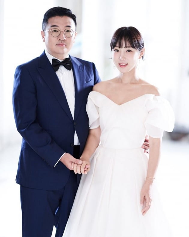"둘에서 넷, 귀엽고 전쟁 같아"…'결혼 5주년' 이지혜♥문재완, 리마인드 웨딩[TEN★]
