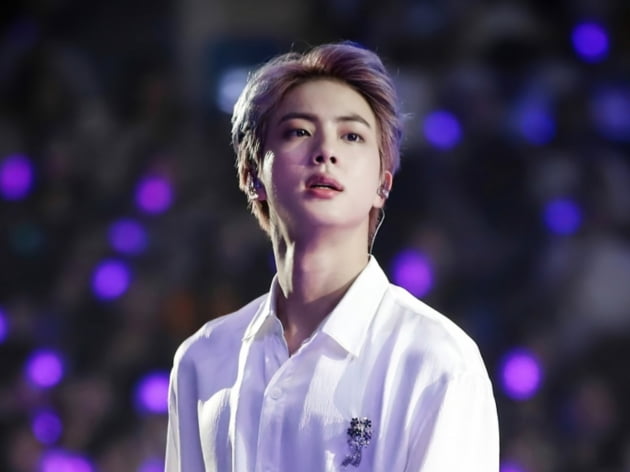 방탄소년단 진, '에피파니' 스포티파이 2억 스트리밍 돌파.. 따스한 '은빛 파워'