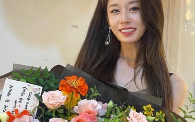 [TEN피플] "꾹꾹 참느라 힘들었다" 지연, ♥황재균과 결혼 앞두고 '홀로서기 경사'