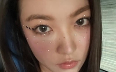 레드벨벳 예리, 막내의 치명적 매력…화려한 비주얼 '눈길'[TEN★]