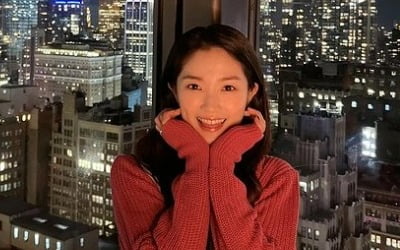 김혜윤, 꽃받침한 마멜공주…미국 뉴욕 야경 보다 빛나는 미모[TEN★]