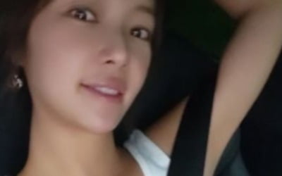 '이영돈♥' 황정음, 팔뚝 들어올린 과감한 포즈…애 둘 출산 전으로 돌아간 몸매[TEN★]