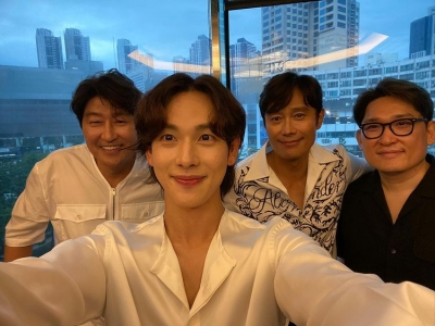 임시완, 이번엔 각도 오케이…송강호X이병헌X한재림 감독과 찰칵 "내가 찍은 사진 주의"[TEN★]