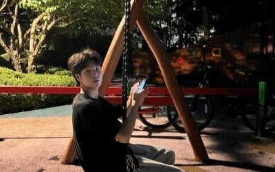 정동원, 놀이터에서 뽐낸 훈훈함…네추럴 매력 가득 일상[TEN★]