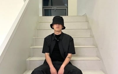 '전역 D-11' 크러쉬, ♥조이도 반한 시크美 가득 패션[TEN★]