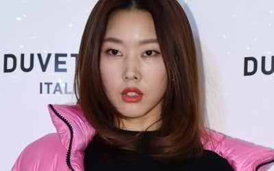 [TEN피플] 한혜진, 논란 키우는 침묵 대응…靑 화보에 비난 쇄도, 댓글 폐쇄 답 아니다