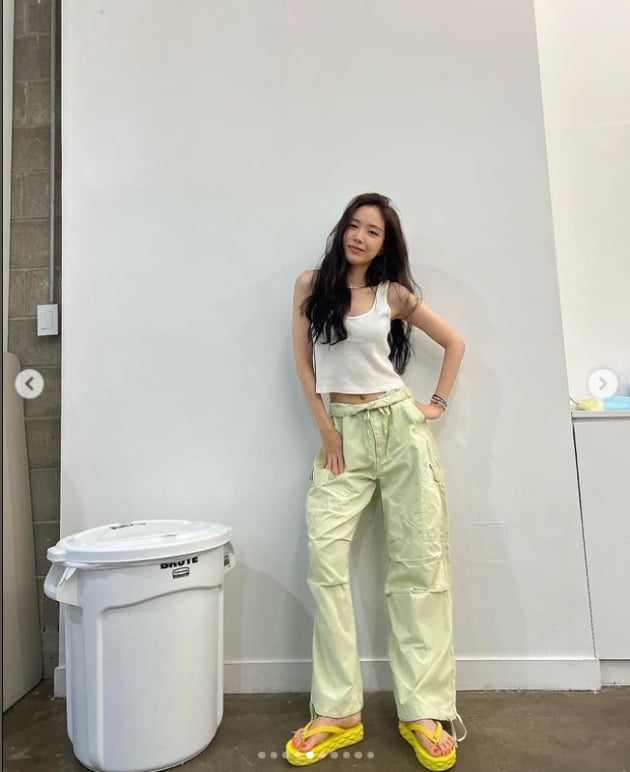손나은, 여름에 시원하게 벗었다...점점 더 과감해지네[TEN★]