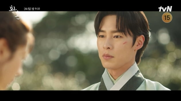[종합] "설마 하겠어 할 때" 이재욱, ♥정소민에 기습 키스 '로맨스 밀당'('환혼')