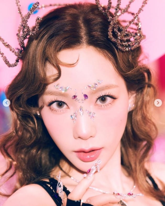 태연, 사랑스러운 요정 비주얼...도발적인 망사룩[TEN★]