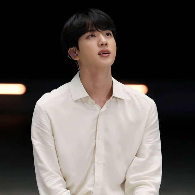 방탄소년단 진, K팝 솔로 최초 최장 6주 1위..샤잠 글로벌 주간 톱10 아티스트
