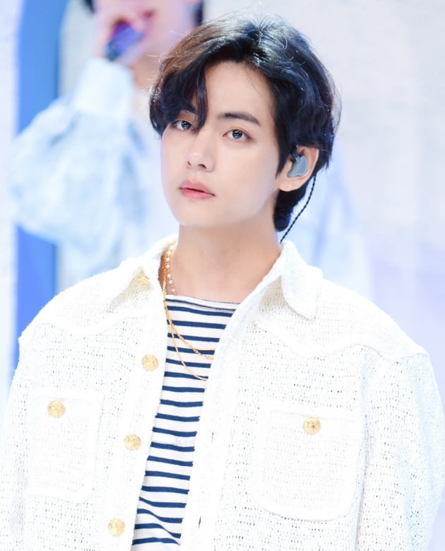 방탄소년단 뷔, '인더숲: 우정여행' 티저서 사랑스러운 모습으로 힐링 선사