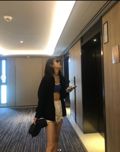 신예은, DJ 하차하고 바닷가에서 힐링중...완벽한 11자 복근[TEN★]