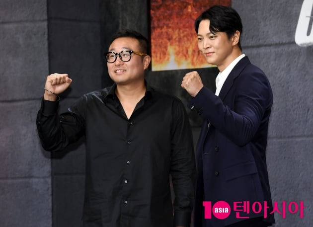 [TEN 포토] 정병길 감독-주원 '영화 '카터' 파이팅!'