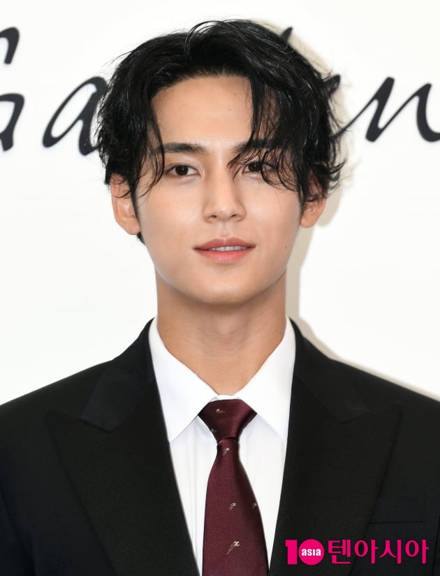 [TEN 포토] 세븐틴 민규 '잘생김이 넘쳐 흘러~'