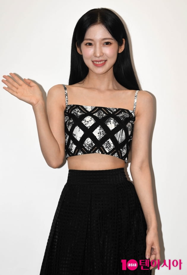 [TEN 포토] 오마이걸 아린 '피부에 조명을 달았나'