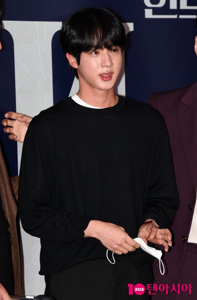 [TEN 포토] BTS 진 '각도 무시하는 잘생김'