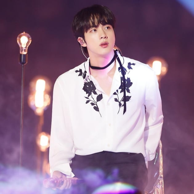 방탄소년단 진, 은빛 슈퍼 파워 Yours ... 스포티파이 8000만 조회 돌파 