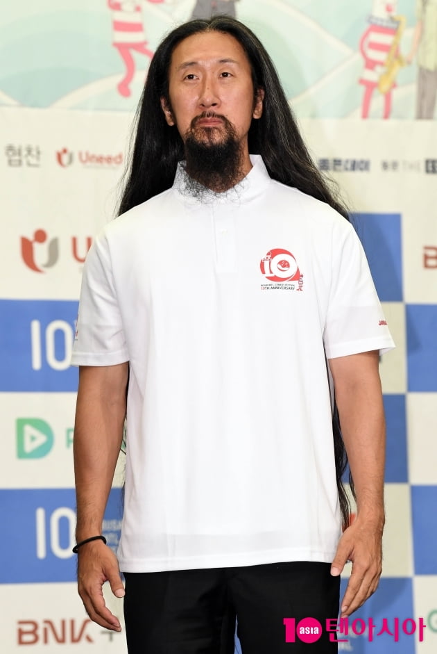 [TEN 포토] 서남용 '서남용 사물개그 보다 허리까지 오는 긴머리'