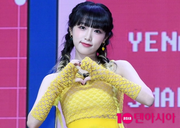 [TEN 포토] 최예나 '여러분들의 스마트폰이 되어 드리겠다'
