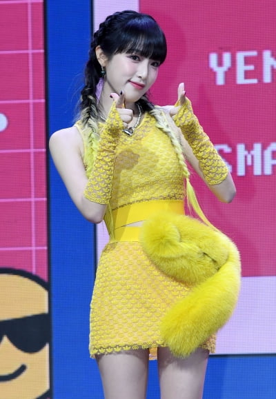 [TEN 포토] 최예나 '깜찍한 포즈'