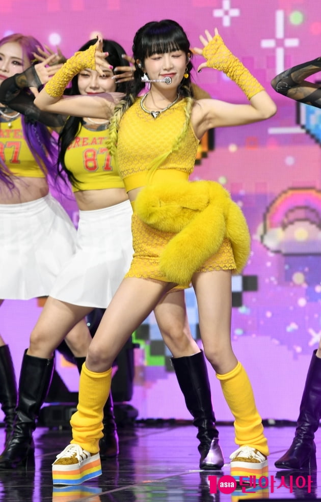 [TEN 포토] 최예나 '게임 히어로의 표정'